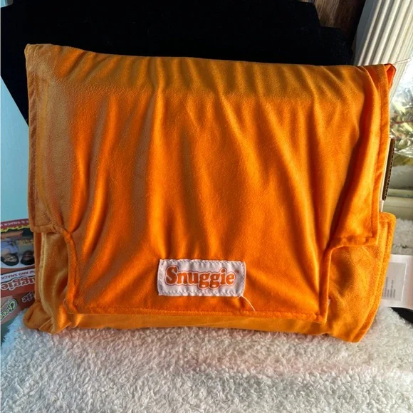Snuggie 2-in-1 Pillow and Snack Tray Cheetos Flamin' Hot 2 Drinks Holders,Tray - Picture 7 of 12